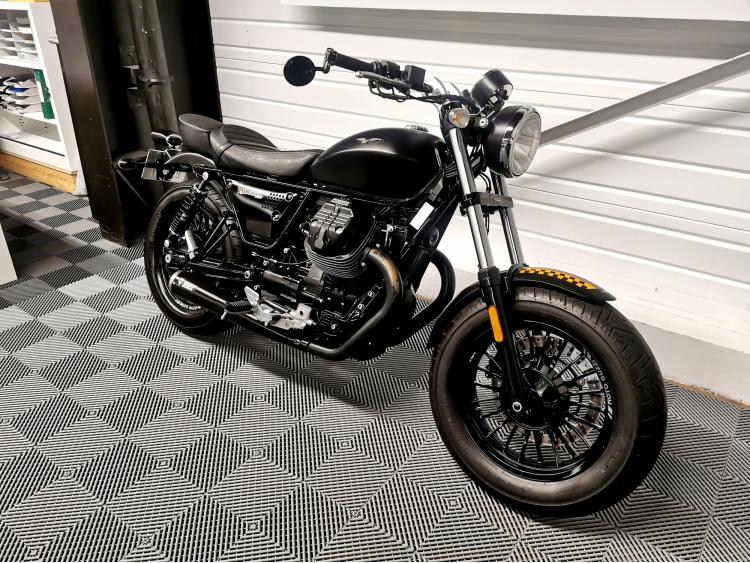 MOTO GUZZI V9 BOBBER - Eligible au permis A2