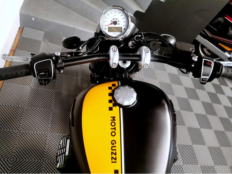 MOTO GUZZI V9 BOBBER - Eligible au permis A2