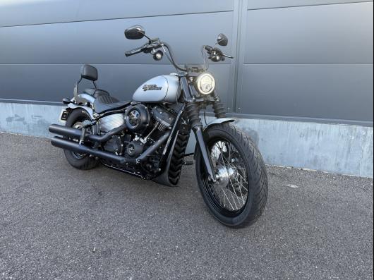 HARLEY-DAVIDSON SOFTAIL STREET BOB 1745