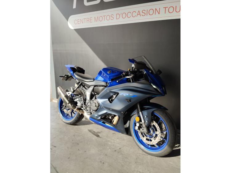 YAMAHA R7