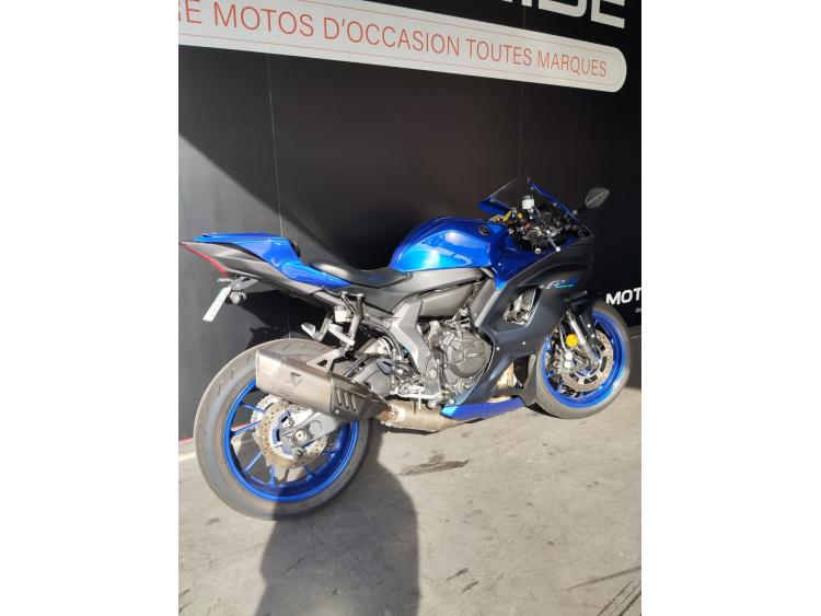 YAMAHA R7