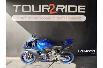 YAMAHA R7