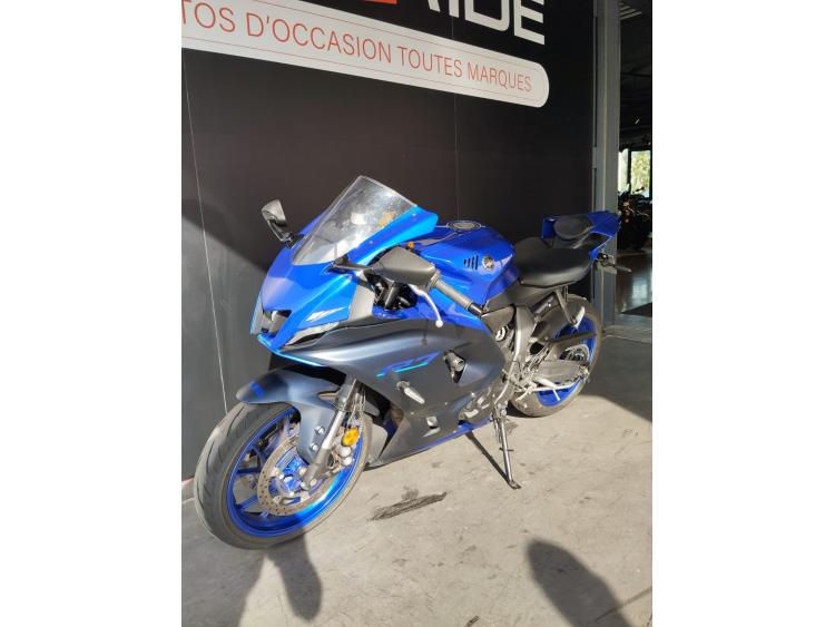 YAMAHA R7