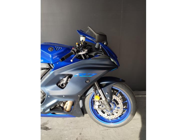 YAMAHA R7