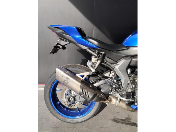 YAMAHA R7