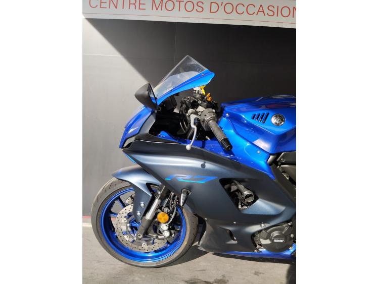 YAMAHA R7