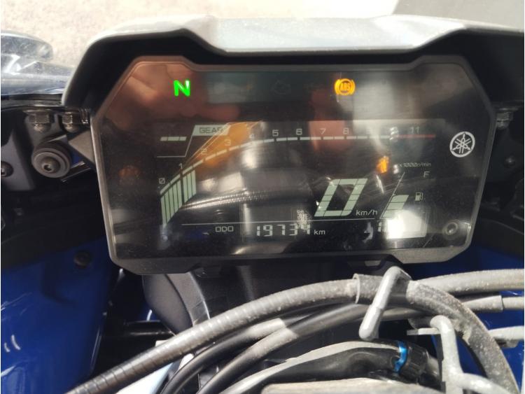 YAMAHA R7