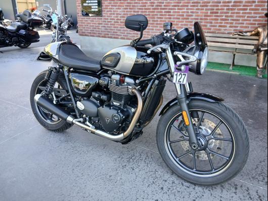 TRIUMPH STREET TWIN  900