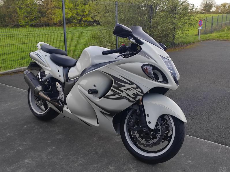 SUZUKI GSX-R 1300 HAYABUSA
