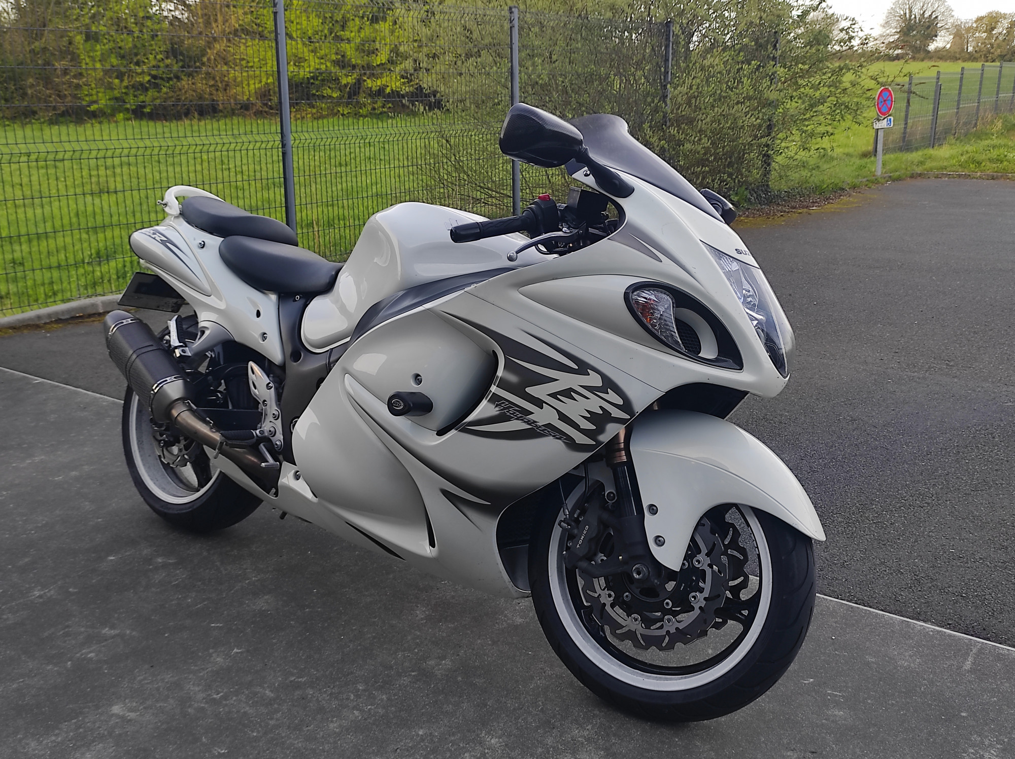 SUZUKI GSX-R 1300 HAYABUSA