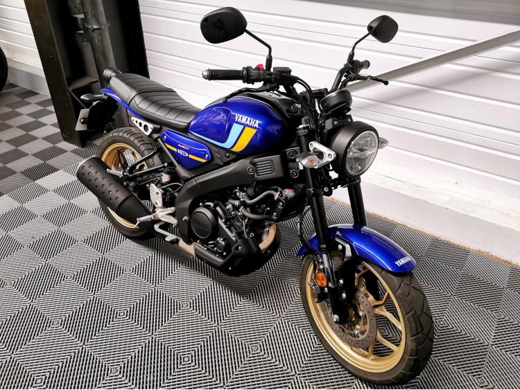 YAMAHA XSR 125 - 1ERE MAIN - XSR125