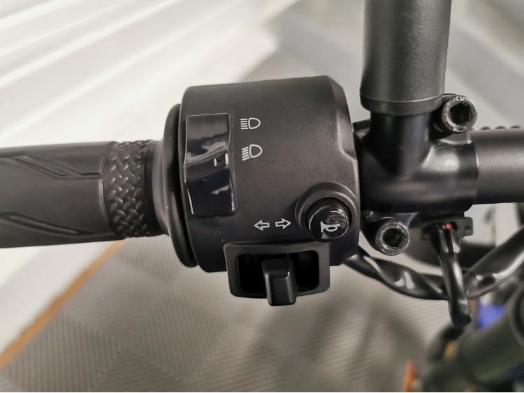 YAMAHA XSR 125 - 1ERE MAIN - XSR125