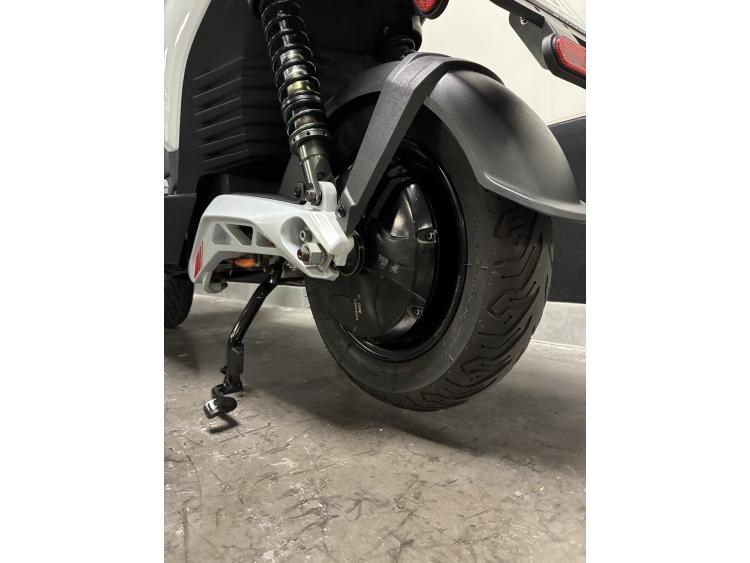 PIAGGIO 1 ACTIVE garantie 12 mois 