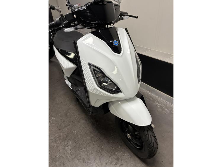 PIAGGIO 1 ACTIVE garantie 12 mois 