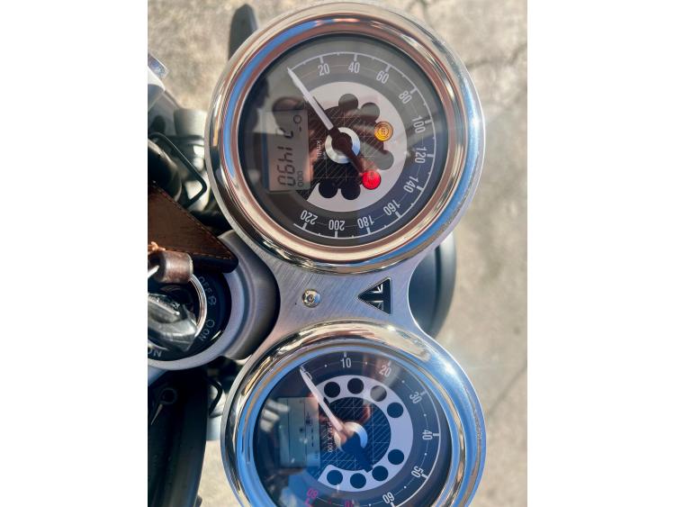 TRIUMPH SPEED TWIN 1200