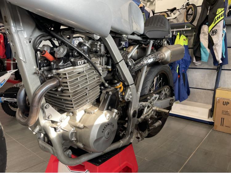 HONDA RD02 650 CAFE RACER 