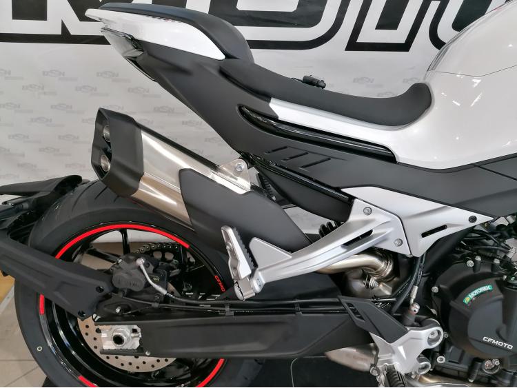 CF MOTO 800 NK Advanced 2025 pour 156.21€/mois chez DSN MOTOS 33
