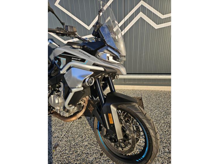 CF MOTO 800 MT