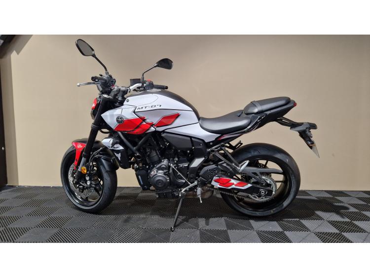 YAMAHA MT-07