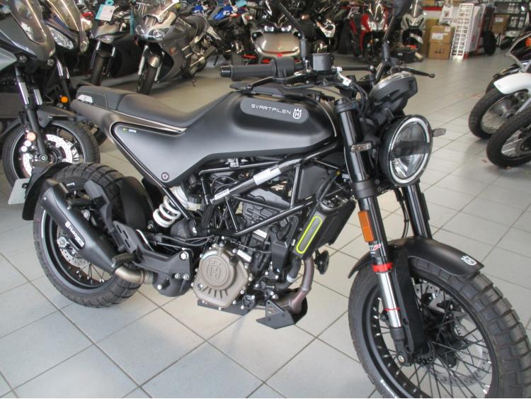 HUSQVARNA SVARTPILEN 125 ABS