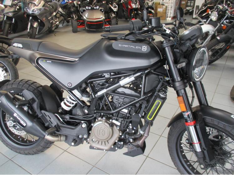 HUSQVARNA SVARTPILEN 125 ABS
