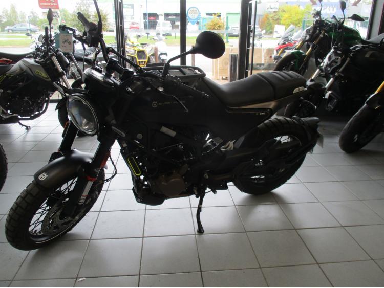HUSQVARNA SVARTPILEN 125 ABS