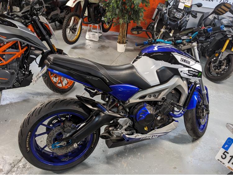 YAMAHA MT-09 