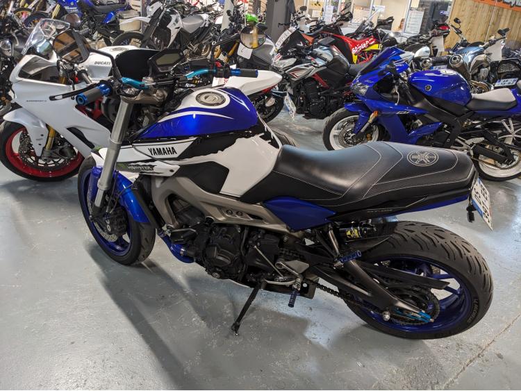 YAMAHA MT-09 