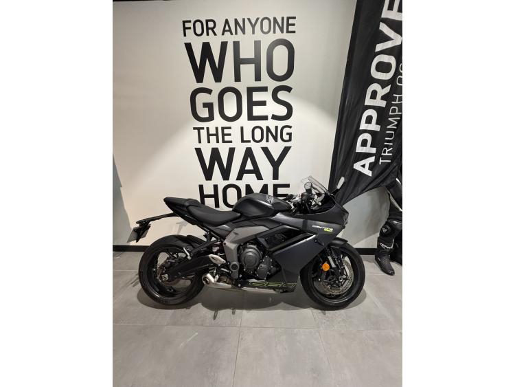 TRIUMPH 	DAYTONA 660