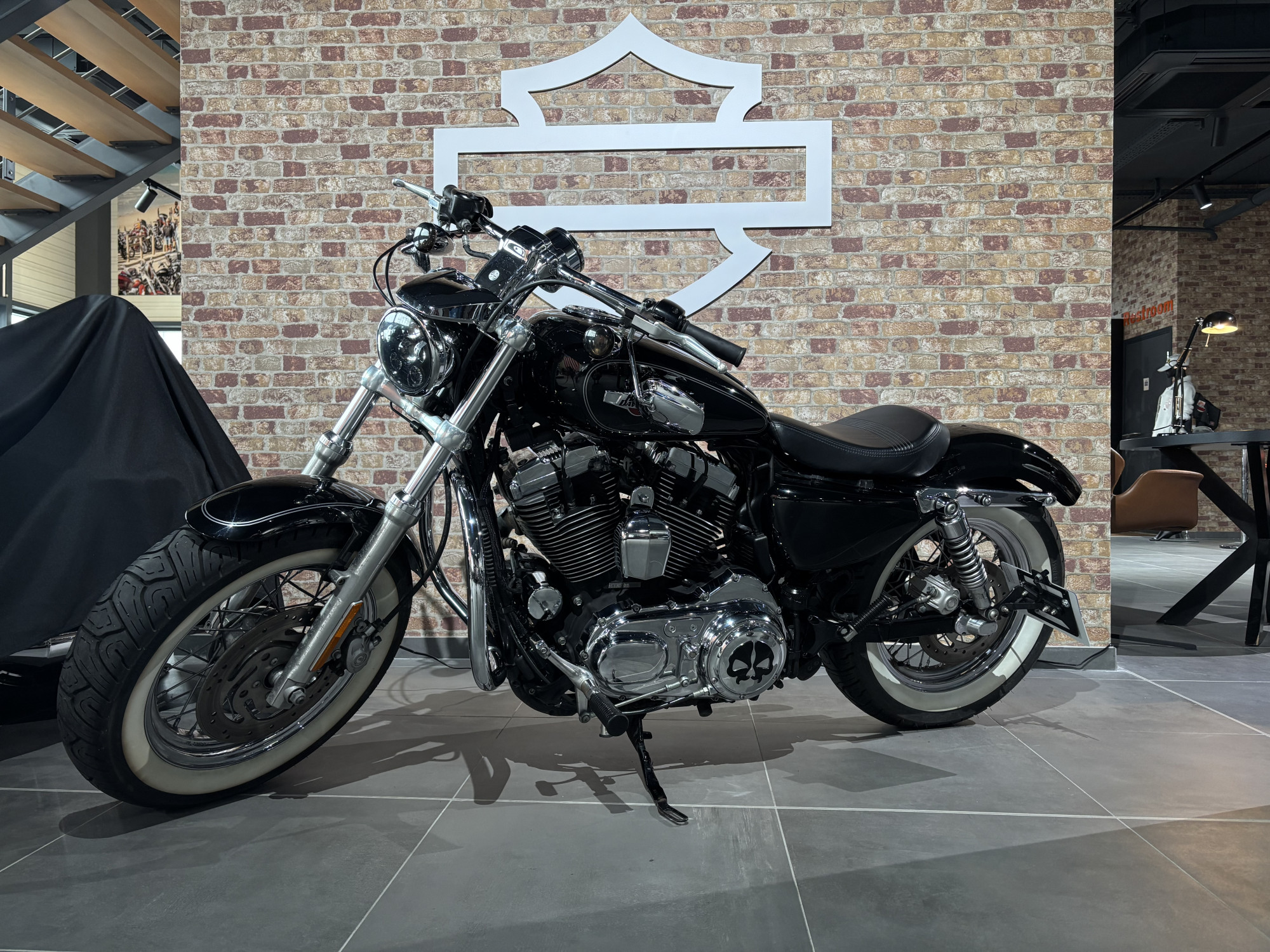 HARLEY-DAVIDSON SPORTSTER CUSTOM 1200