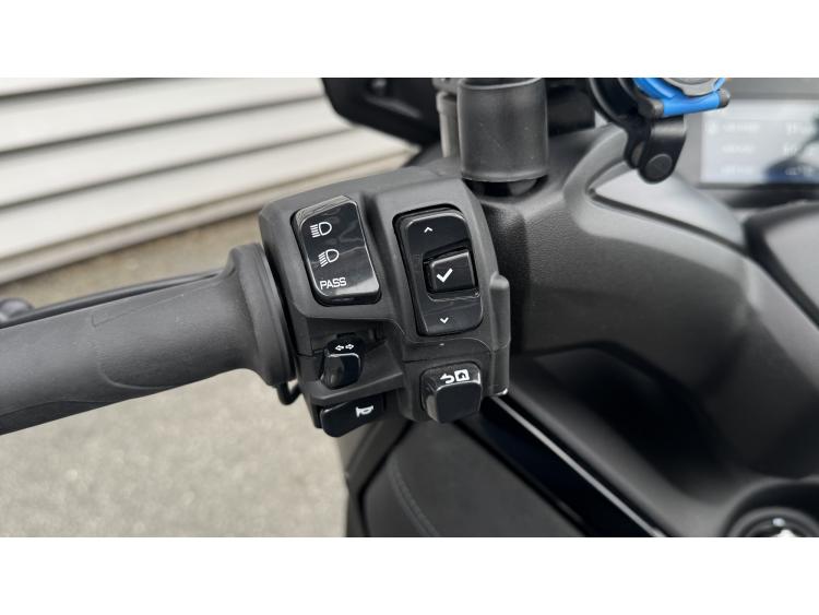 YAMAHA XMAX 125 TECH MAX +
