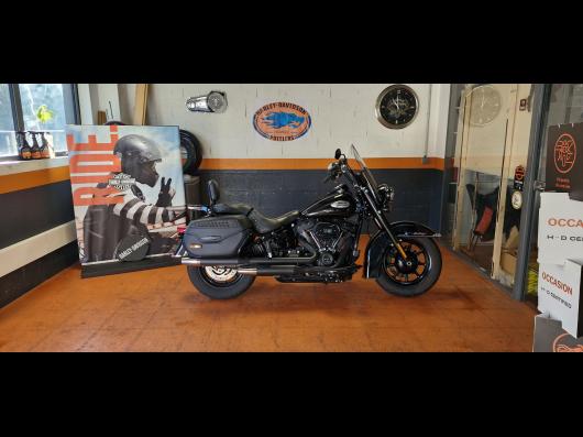 HARLEY-DAVIDSON SOFTAIL HERITAGE 1868 CLASSIC