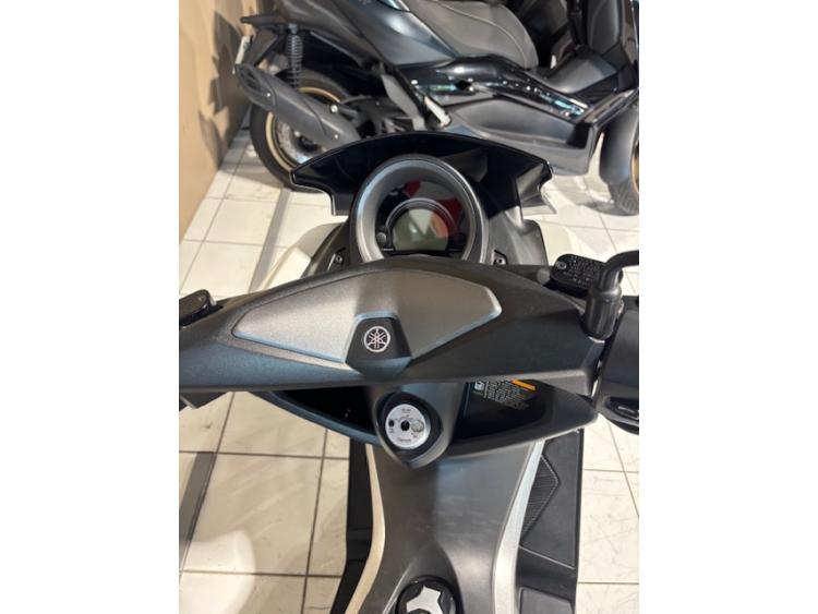 YAMAHA NMAX 125