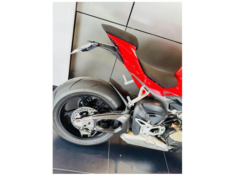 DUCATI STREETFIGHTER V4S NOMBREUSES OPTIONS