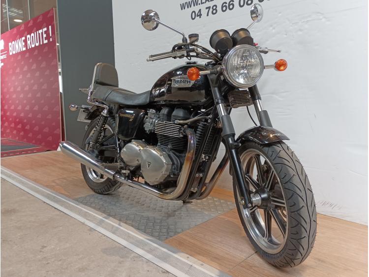 TRIUMPH BONNEVILLE 865 SE