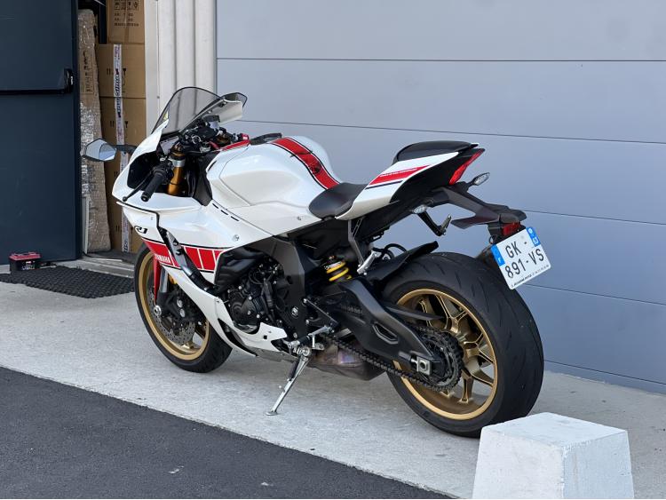 YAMAHA R1 60TH ANNIVERSARY