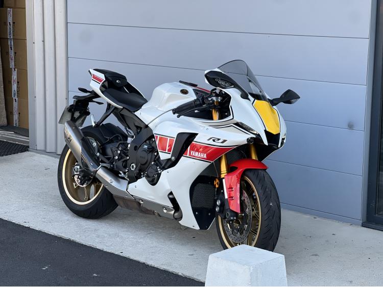 YAMAHA R1 60TH ANNIVERSARY