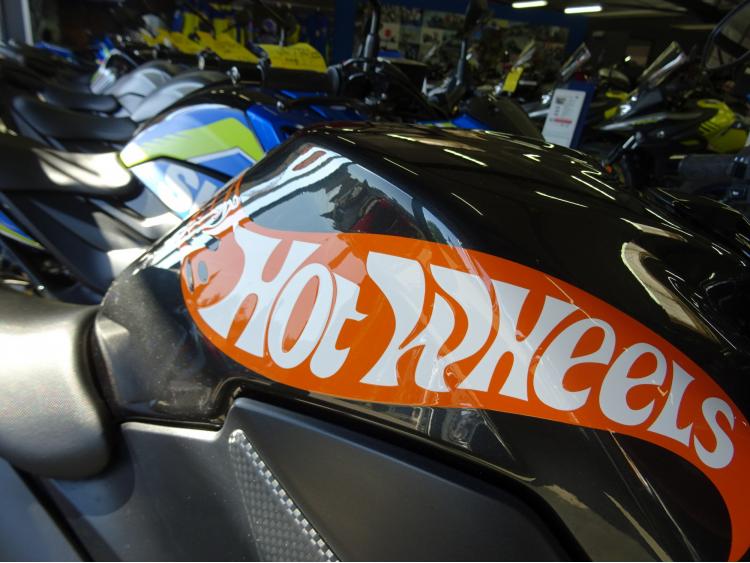 SUZUKI GSR 750 HotWheels
