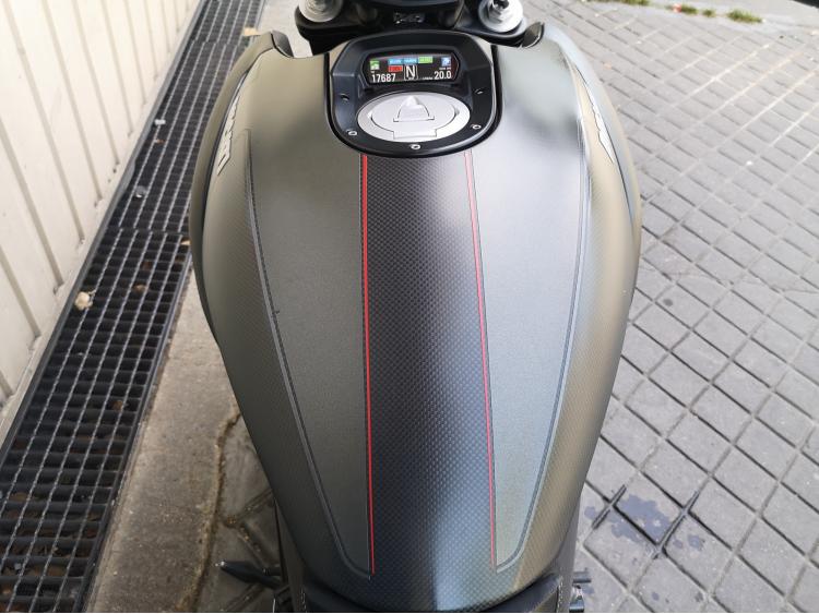 DUCATI DIAVEL 1200 CARBON