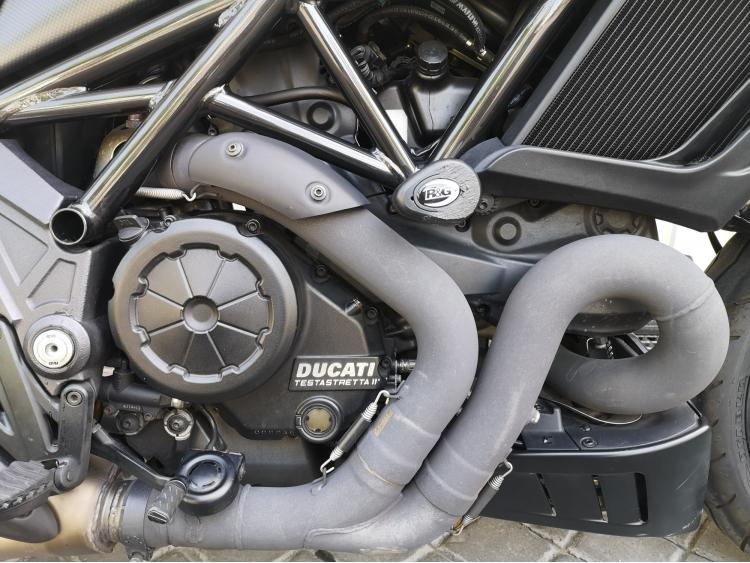 DUCATI DIAVEL 1200 CARBON
