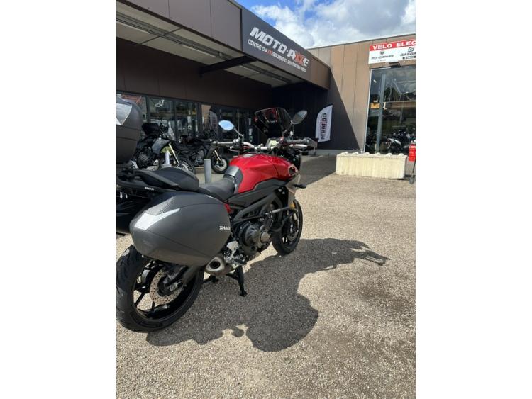 YAMAHA TRACER 9