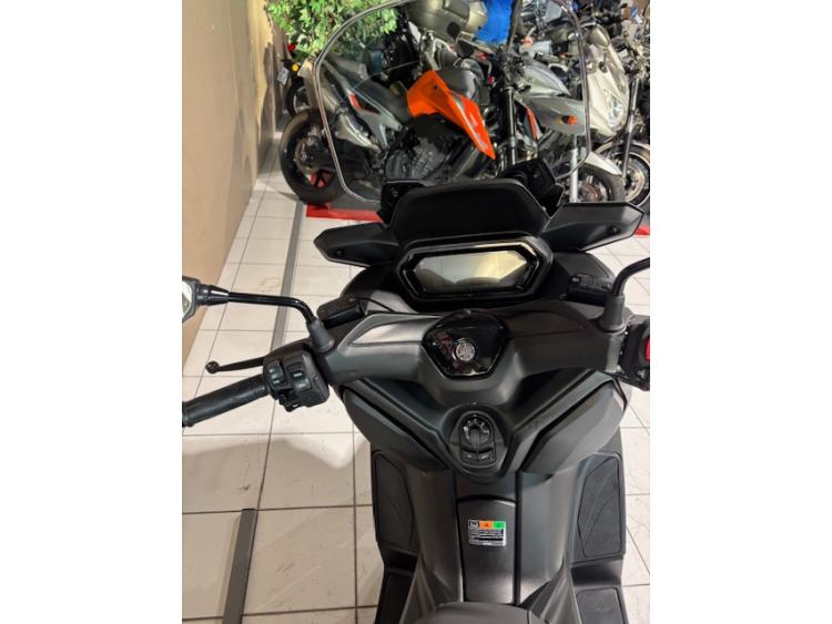 YAMAHA XMAX 125