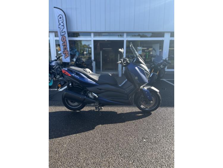 YAMAHA XMAX 300