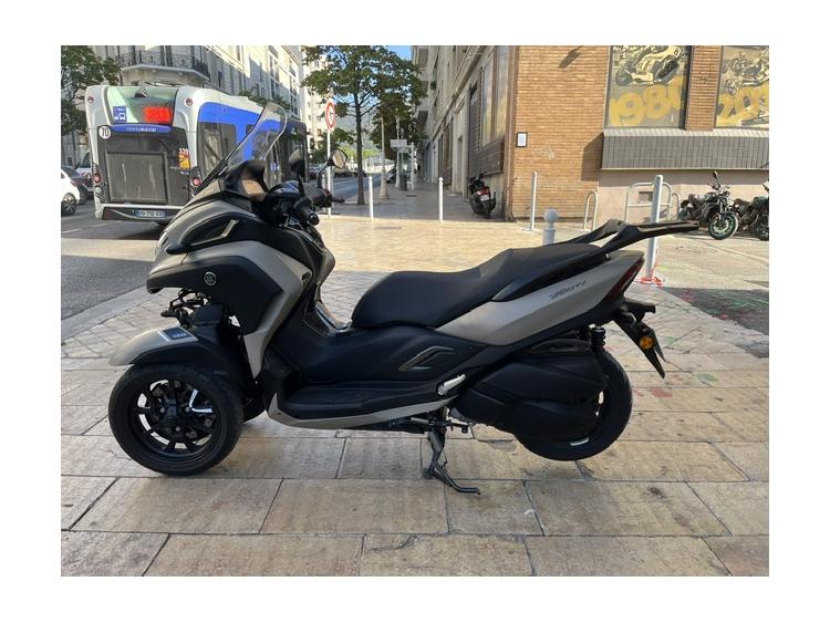 YAMAHA TRICITY 300