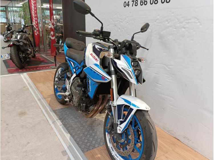 SUZUKI GSX-8S A2