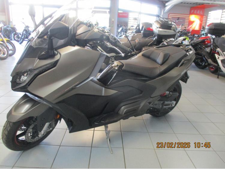 KYMCO AK 550