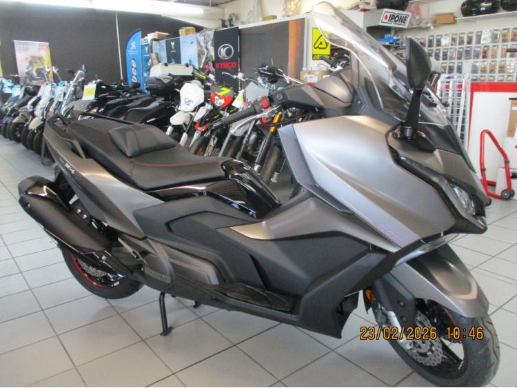 KYMCO AK 550