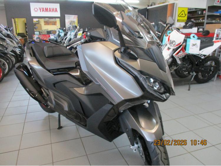 KYMCO AK 550