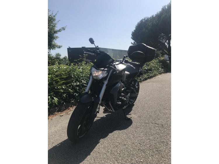 YAMAHA MT-09