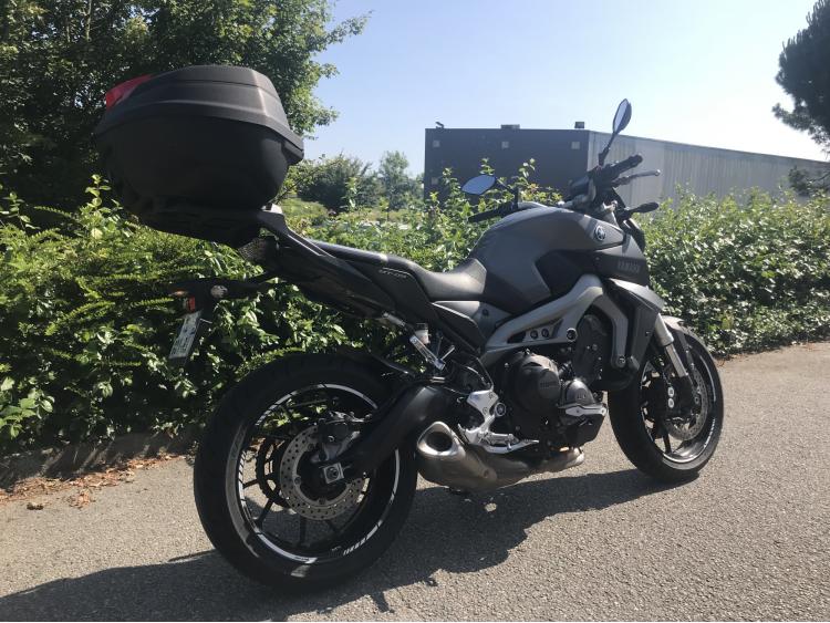 YAMAHA MT-09